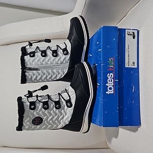Totes Makenzie Black White Warm Winter Pull On Zipper Boots | size 3